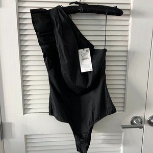 One shoulder black RUFFLED BODYSUIT size S